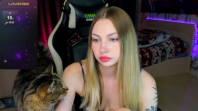 Snapshot of BiMolly chatting on September 30, 10:15 pm BiMolly online show from September 30, 10:15 pm