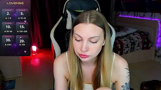 Snapshot of BiMolly chatting on October 15, 8:53 pm BiMolly online show from October 15, 8:53 pm