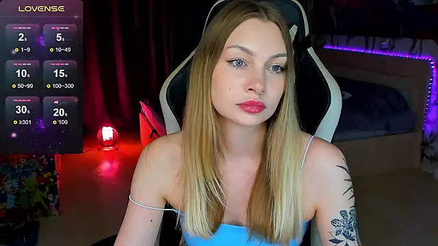 Snapshot of BiMolly chatting on October 21, 6:52 pm BiMolly online show from October 21, 6:52 pm