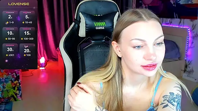 Snapshot of BiMolly chatting on November 13, 9:36 pm BiMolly online show from November 13, 9:36 pm