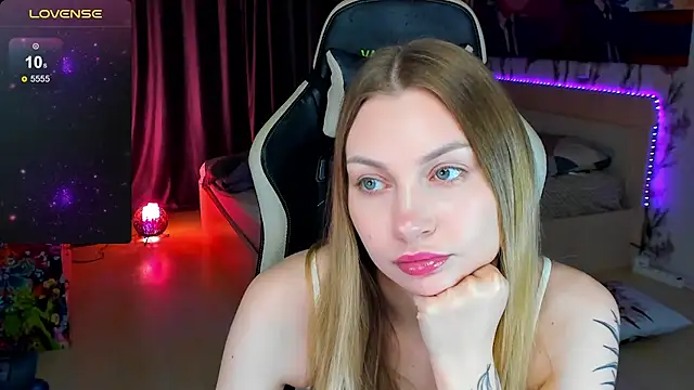 Snapshot of BiMolly chatting on November 15, 3:19 pm BiMolly online show from November 15, 3:19 pm