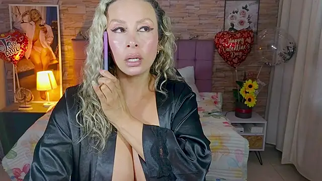 Snapshot of katalinahell2 chatting on March 13, 10:38 pm katalinahell2 online show from March 13, 10:38 pm