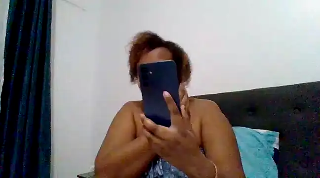 Snapshot of Nathyjess195 chatting on December 10, 2:17 pm Nathyjess195 online show from December 10, 2:17 pm