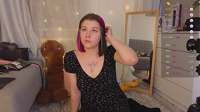 Snapshot of Mira_Falls chatting on December 10, 7:16 am Mira Falls online show from December 10, 7:16 am