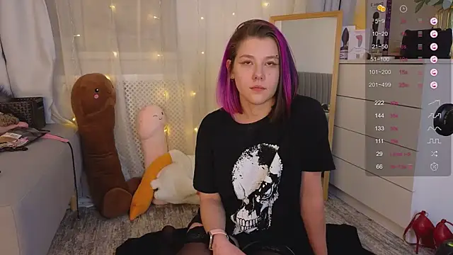 Snapshot of Mira_Falls chatting on December 12, 10:56 am Mira Falls online show from December 12, 10:56 am