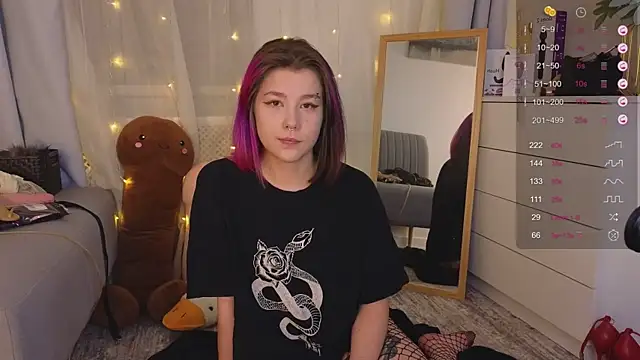 Snapshot of Mira_Falls chatting on December 22, 4:06 am Mira Falls online show from December 22, 4:06 am