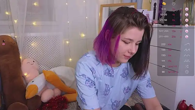 Snapshot of Mira_Falls chatting on January 7, 5:12 am Mira Falls online show from January 7, 5:12 am