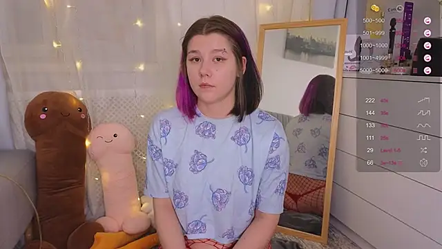 Snapshot of Mira_Falls chatting on January 22, 11:23 am Mira Falls online show from January 22, 11:23 am