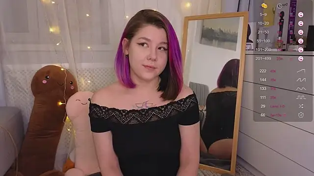 Snapshot of Mira_Falls chatting on January 25, 5:18 am Mira Falls online show from January 25, 5:18 am