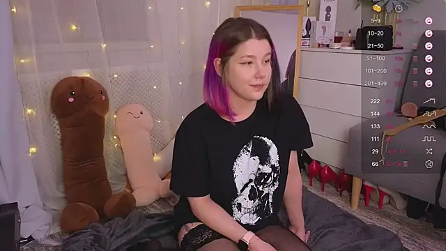 Snapshot of Mira_Falls chatting on February 3, 8:35 am Mira Falls online show from February 3, 8:35 am