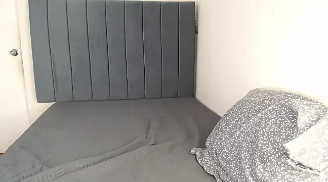 Snapshot of Chanelsexyy chatting on February 24, 7:30 pm Chanelsexyy online show from February 24, 7:30 pm