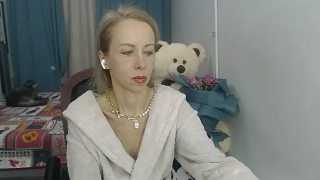 LuxuryNika online show from December 18, 4:17 pm