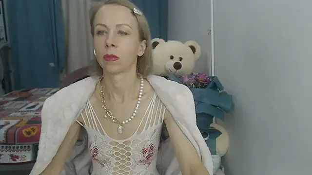 LuxuryNika online show from December 18, 7:19 pm