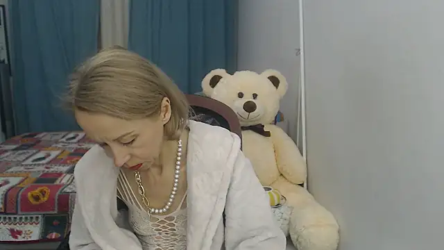 LuxuryNika online show from December 19, 6:12 pm