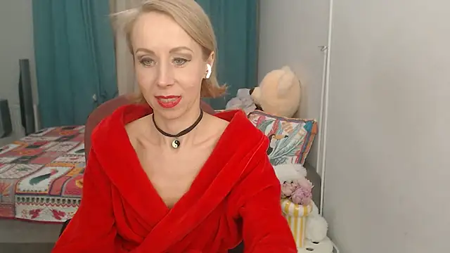LuxuryNika online show from February 9, 7:30 pm