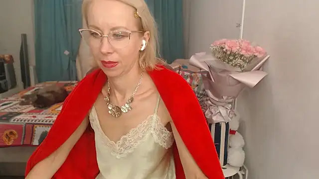 Snapshot of LuxuryNika chatting on October 10, 2:27 pm LuxuryNika online show from October 10, 2:27 pm