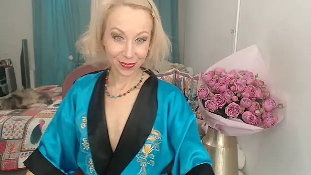 Snapshot of LuxuryNika chatting on October 24, 10:22 am LuxuryNika online show from October 24, 10:22 am