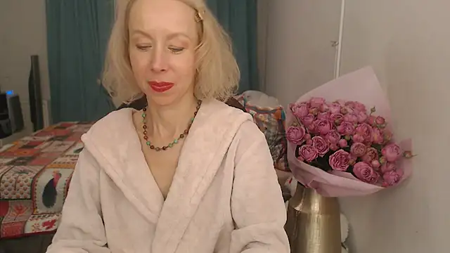 Snapshot of LuxuryNika chatting on October 25, 5:30 pm LuxuryNika online show from October 25, 5:30 pm