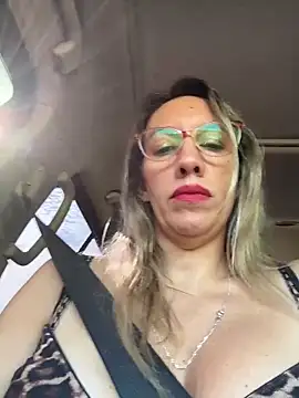 Snapshot of Gatitacarlita chatting on February 23, 12:24 pm Gatitacarlita online show from February 23, 12:24 pm