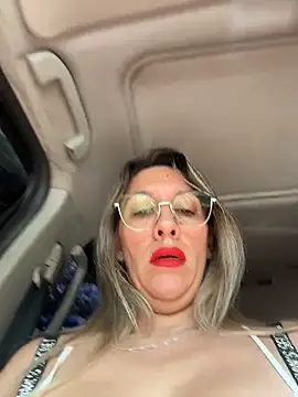 Snapshot of Gatitacarlita chatting on April 4, 5:21 pm Gatitacarlita online show from April 4, 5:21 pm