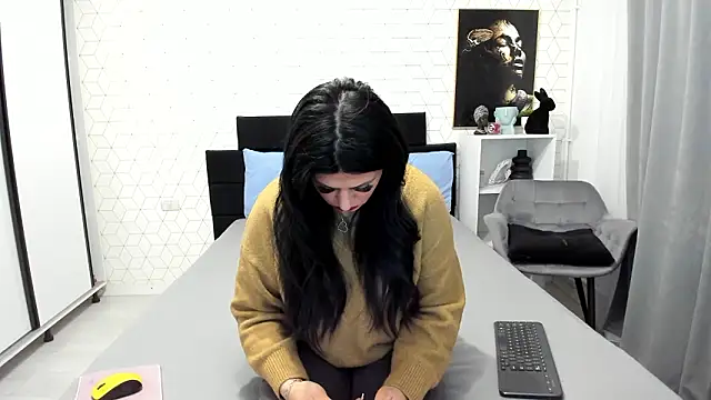 Snapshot of Heidix chatting on February 13, 3:57 am Heidix online show from February 13, 3:57 am