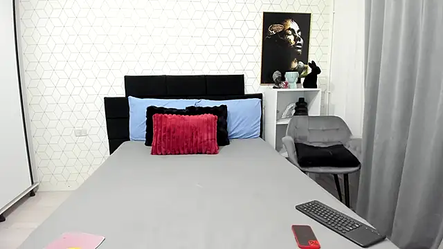 Snapshot of Heidix chatting on February 24, 5:38 am Heidix online show from February 24, 5:38 am