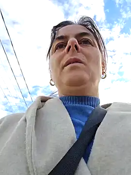 Snapshot of IsabelleCraft chatting on October 9, 7:06 am IsabelleCraft online show from October 9, 7:06 am