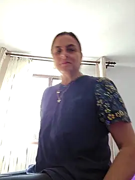 Snapshot of IsabelleCraft chatting on April 4, 12:13 pm IsabelleCraft online show from April 4, 12:13 pm