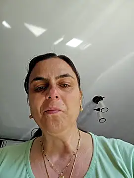 Snapshot of IsabelleCraft chatting on April 25, 8:28 am IsabelleCraft online show from April 25, 8:28 am