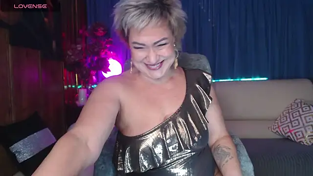 Snapshot of Ellen_Ripley chatting on December 7, 12:35 pm Ellen Ripley online show from December 7, 12:35 pm