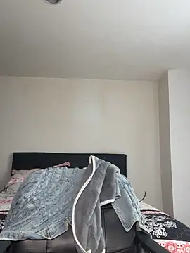 Snapshot of swrennn19 chatting on December 16, 7:21 pm swrennn19 online show from December 16, 7:21 pm