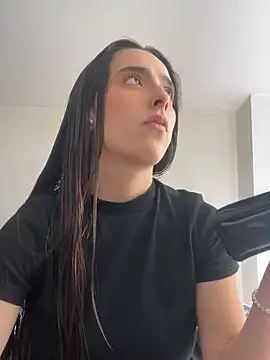 Snapshot of swrennn19 chatting on January 16, 6:48 pm swrennn19 online show from January 16, 6:48 pm