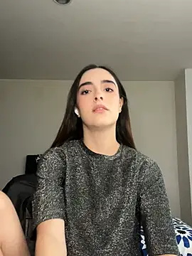 Snapshot of swrennn19 chatting on February 8, 3:53 pm swrennn19 online show from February 8, 3:53 pm