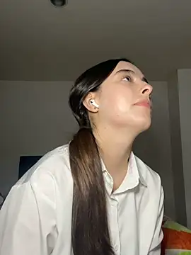 Snapshot of swrennn19 chatting on September 23, 10:35 pm swrennn19 online show from September 23, 10:35 pm