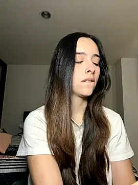 Snapshot of swrennn19 chatting on October 18, 2:29 pm swrennn19 online show from October 18, 2:29 pm