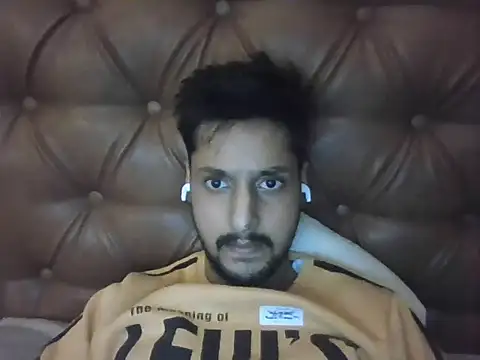 Snapshot of dhruv9413 chatting on December 2, 8:04 pm dhruv9413 online show from December 2, 8:04 pm