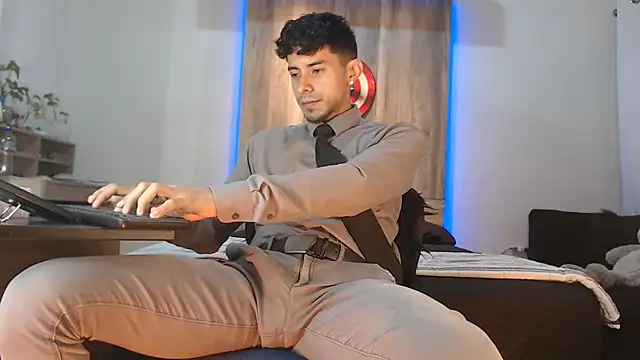 Andrew 4  online show from October 8, 3:37 am