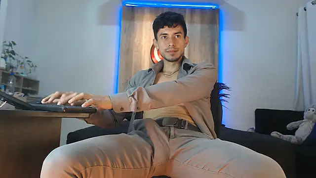 Andrew 4  online show from October 16, 4:02 am