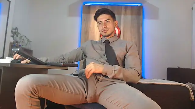 Andrew 4  online show from November 5, 3:39 am