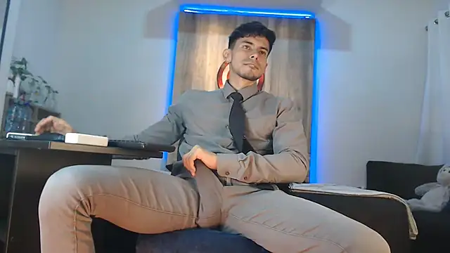 Andrew 4  online show from November 7, 4:12 am