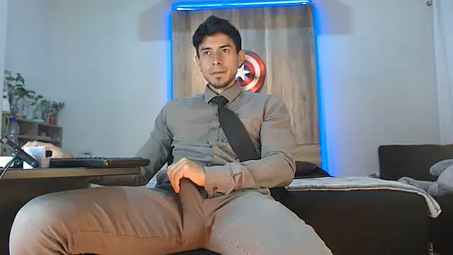 Andrew 4  online show from November 18, 4:39 am