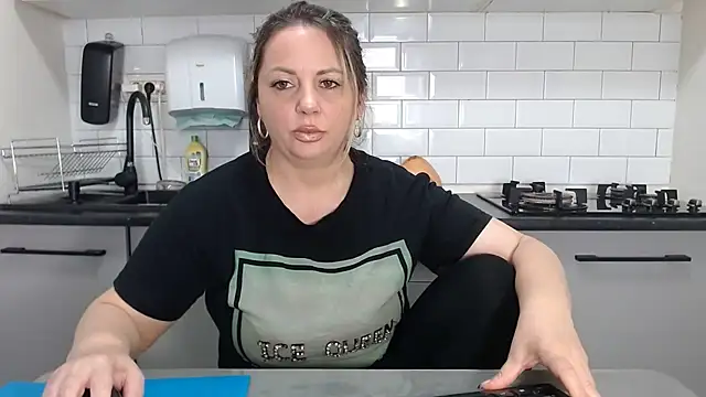 erikaerika online show from December 11, 9:52 am