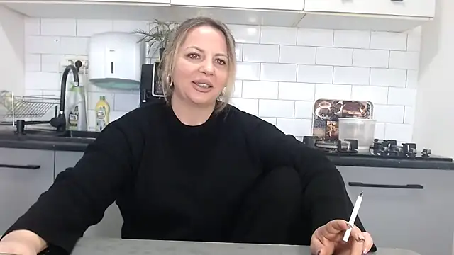 erikaerika online show from December 18, 8:09 am