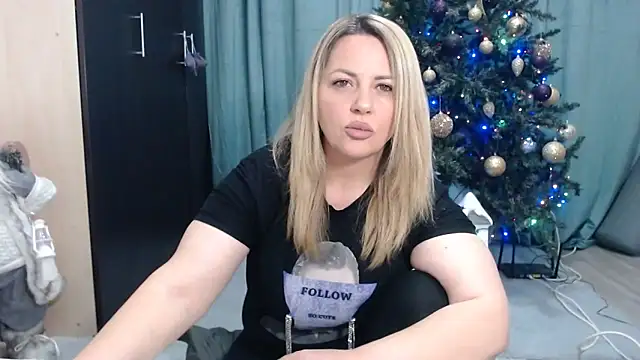 erikaerika online show from December 28, 9:31 am