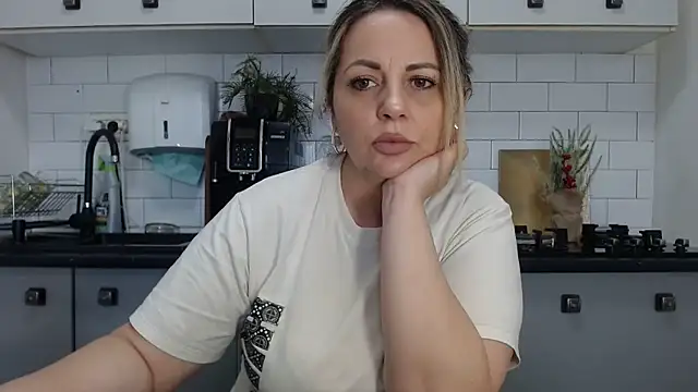 erikaerika online show from January 5, 1:04 pm