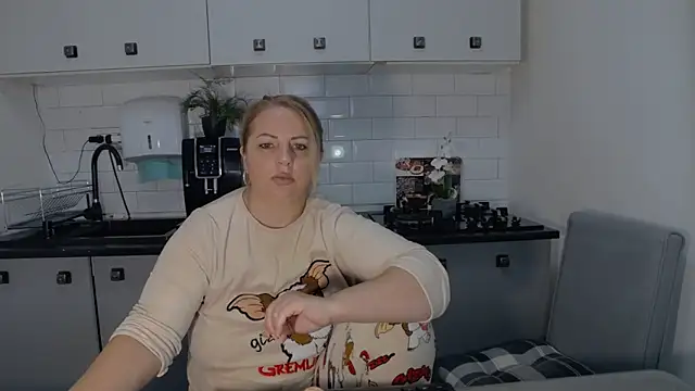 erikaerika online show from September 20, 6:25 am