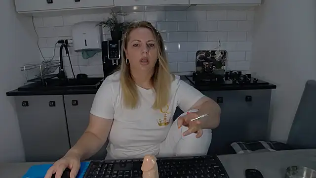 erikaerika online show from September 25, 7:23 am