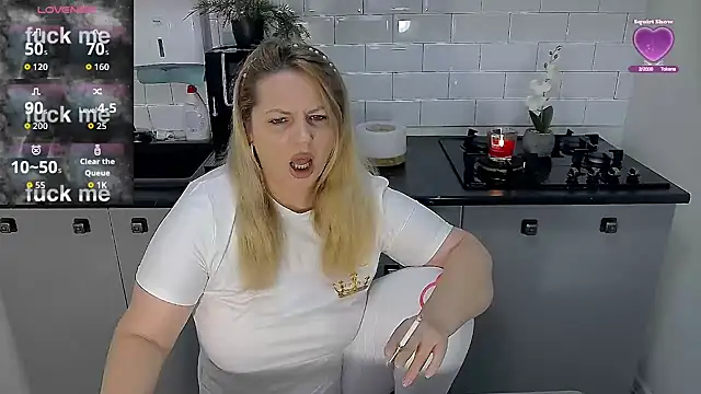 erikaerika online show from November 25, 8:36 am