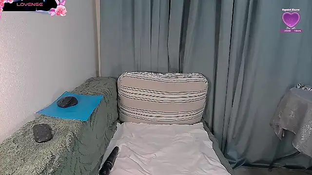 erikaerika online show from December 20, 8:21 am