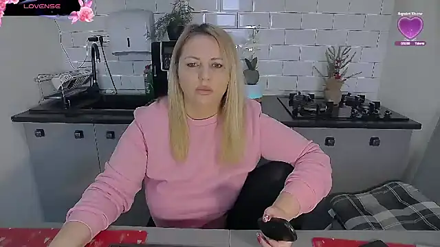 erikaerika online show from January 9, 9:34 am